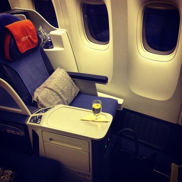 Hainan airlines business class. Air china 777 300 business class. Самолет китай москва. Air china 777 салон бизнес. Air china 777 business class.