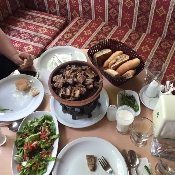 Foto diambil di Kardesler Restaurant oleh ibrahim_alimoğlu pada 5/8/2015