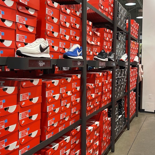 nike outlet mall edmonton