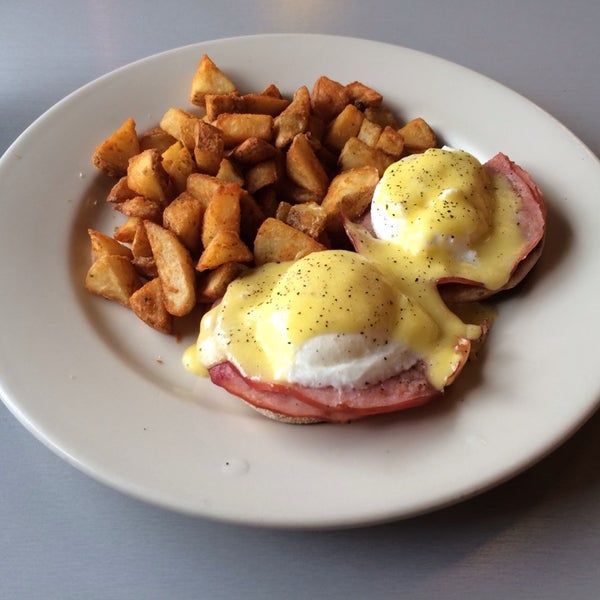 Hot Plate Breakfast Spot in Minneapolis