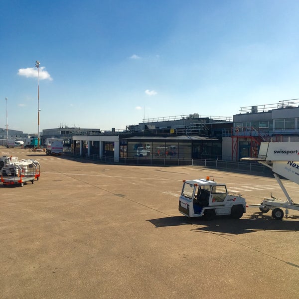 3/25/2016 tarihinde Florian W.ziyaretçi tarafından East Midlands Airport (EMA)'de çekilen fotoğraf