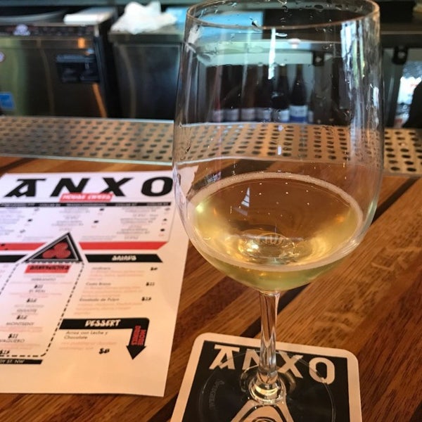 Photo prise au ANXO Cidery &amp; Tasting Room par Mickey M. le6/15/2017