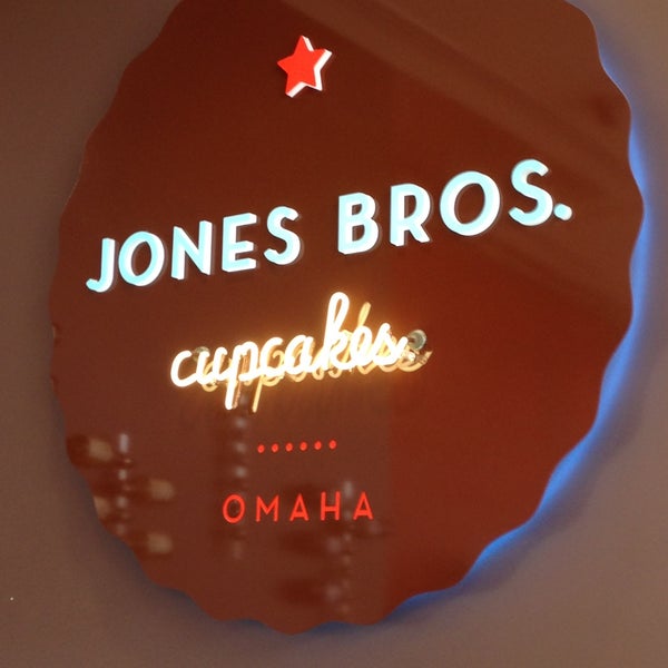 4/28/2013にTodd M.がJones Bros. Cupcakesで撮った写真