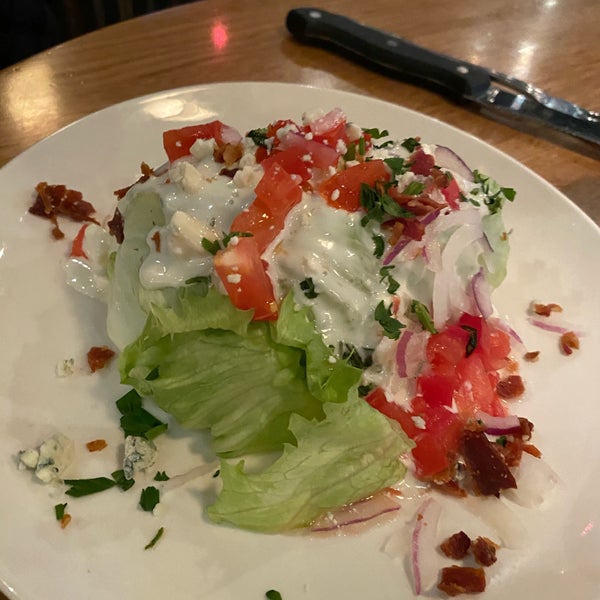 Photo taken at BJ&#39;s Restaurant &amp; Brewhouse by Riann G. on 1/23/2020