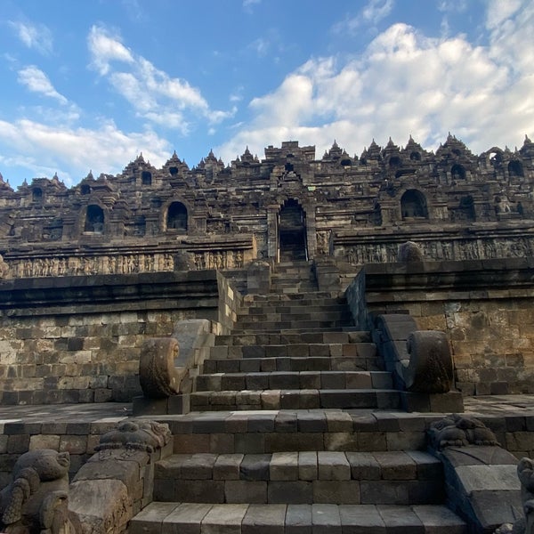 Das Foto wurde bei Borobudur Tempel von Riann G. am 5/18/2023 aufgenommen