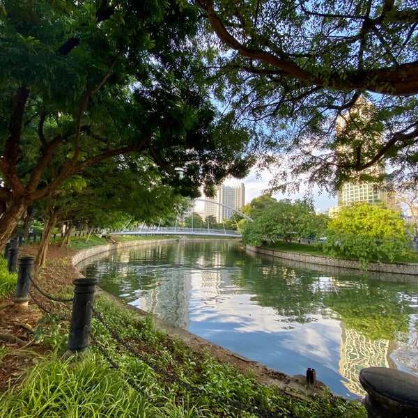 รูปภาพถ่ายที่ Singapore River โดย Riann G. เมื่อ 7/26/2020