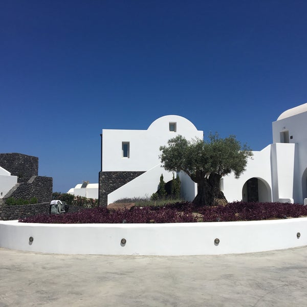 Photo taken at Santo Maris Oia Luxury Suites and Spa in Santorini by Riann G. on 6/4/2018