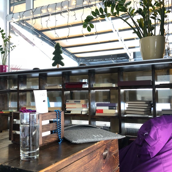 2/19/2018 tarihinde Julia F.ziyaretçi tarafından Why Cocktail Bar'de çekilen fotoğraf
