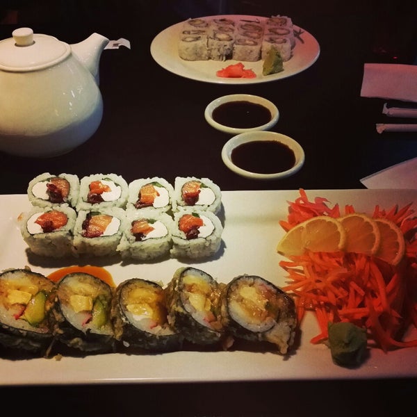 รูปภาพถ่ายที่ Sushi Bites โดย Emily F. เมื่อ 2/15/2014