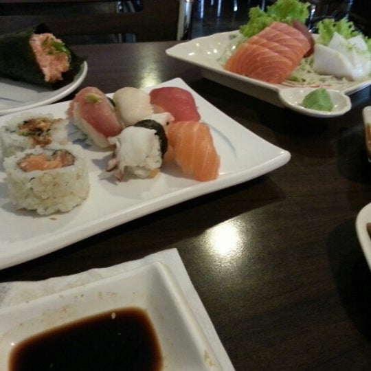 Снимок сделан в Restaurante Sushi Tori | 鳥 пользователем Marcio G. 9/27/2012