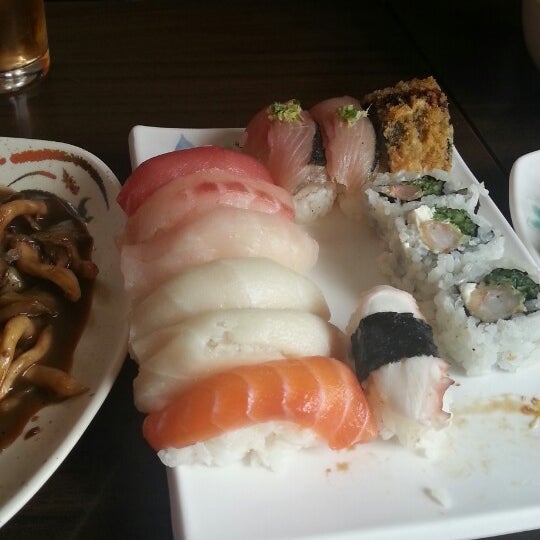 Снимок сделан в Restaurante Sushi Tori | 鳥 пользователем Marcio G. 6/15/2013