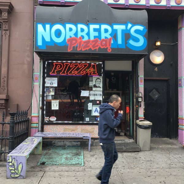 5/13/2016 tarihinde Dennis F.ziyaretçi tarafından Norbert&#39;s Pizza'de çekilen fotoğraf