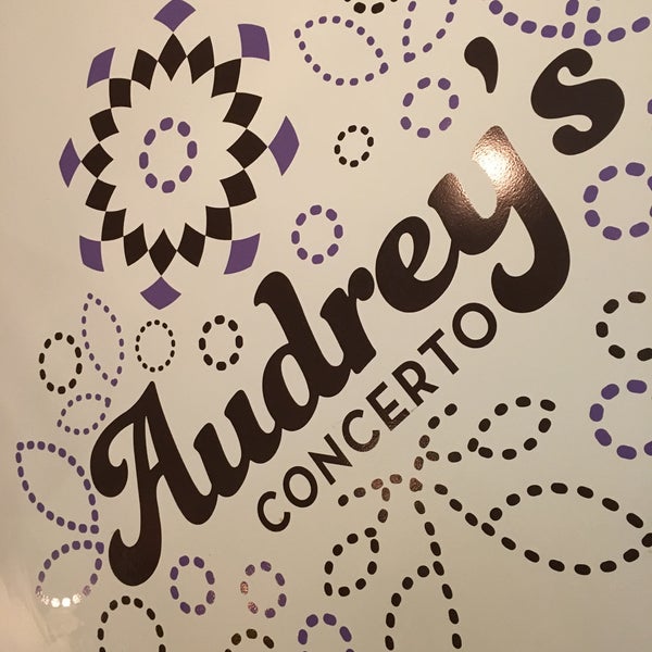 รูปภาพถ่ายที่ Audrey&#39;s Concerto โดย Dennis F. เมื่อ 10/7/2016