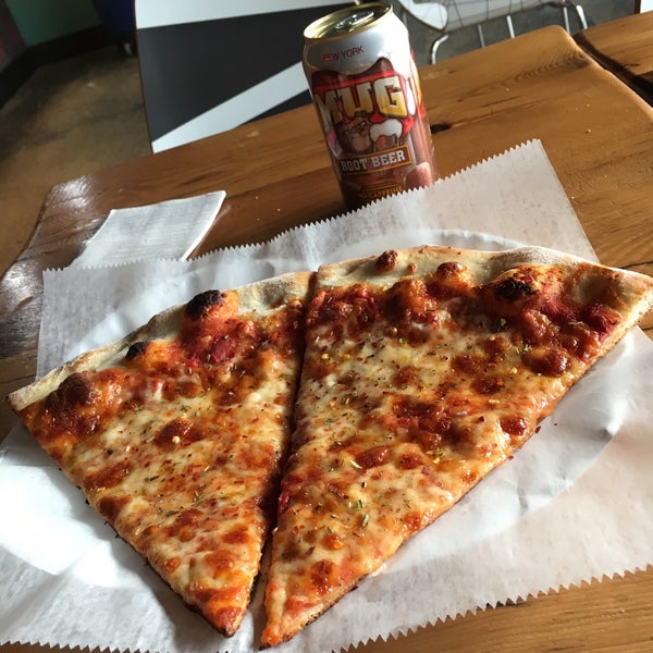 1/7/2016에 Dennis F.님이 Evil Olive Pizza &amp; Bar에서 찍은 사진