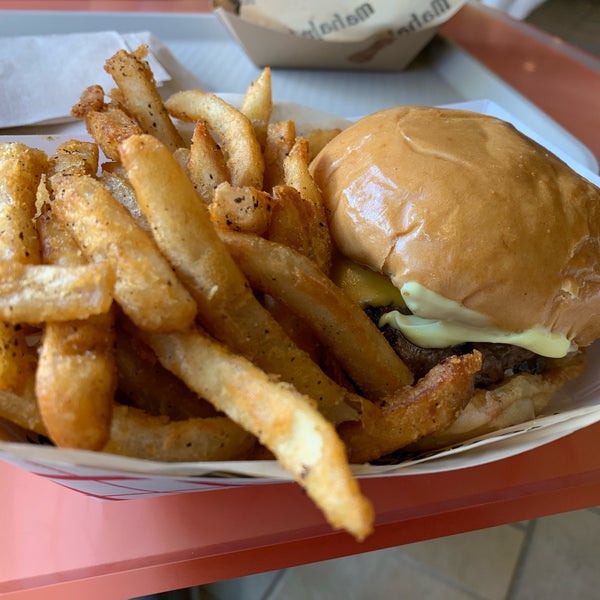 Photo taken at Mahaloha Burger by yuutelin on 3/2/2019