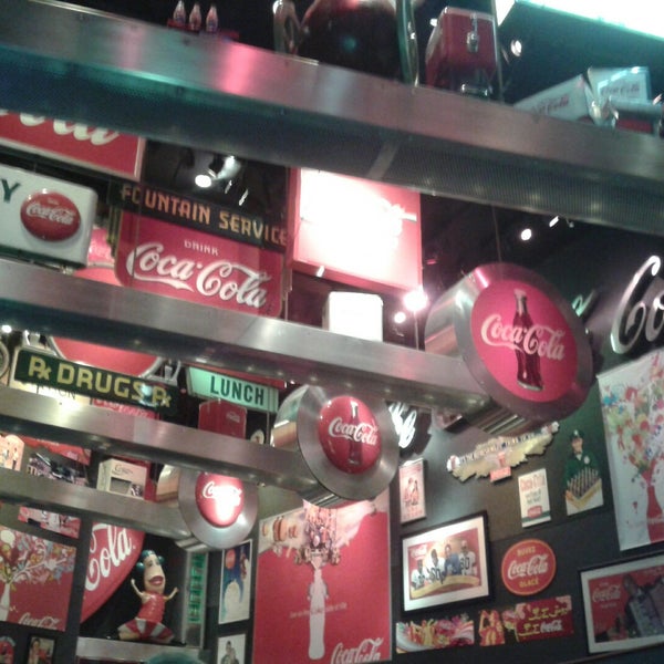Photo taken at World of Coca-Cola by Itzel S. on 12/18/2014
