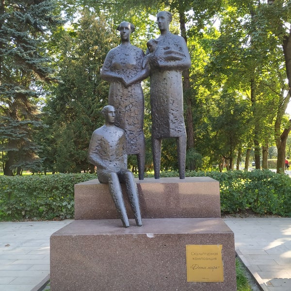 Памятник миру мир в москве