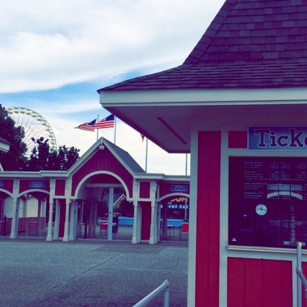 Photo taken at Kentucky Kingdom by Shannon O. on 5/22/2015