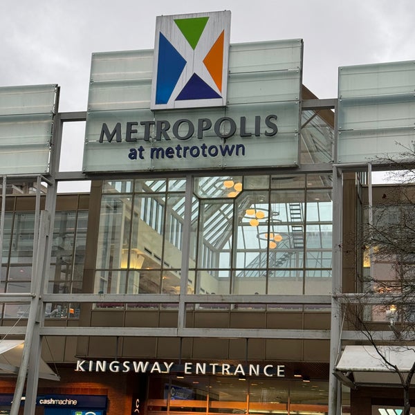 รูปภาพถ่ายที่ Metropolis at Metrotown โดย Eddie M. เมื่อ 2/29/2024