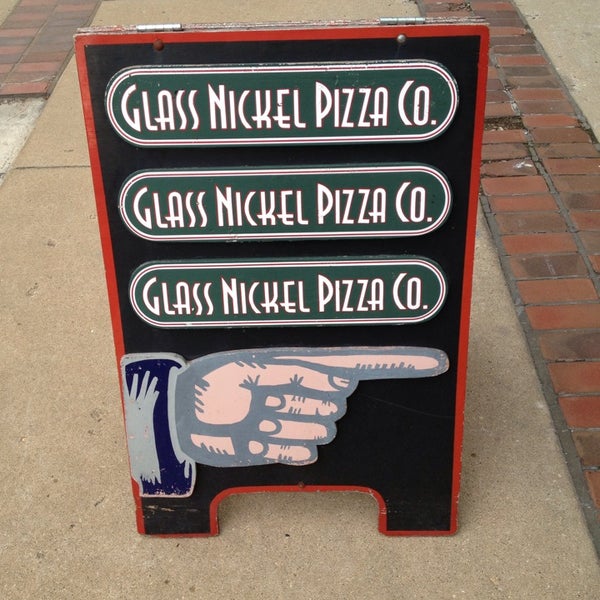 Das Foto wurde bei Glass Nickel Pizza Co. von Brian J. am 6/27/2013 aufgenommen