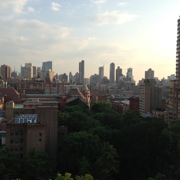 รูปภาพถ่ายที่ Excelsior Hotel NYC โดย Nik K. เมื่อ 7/17/2013