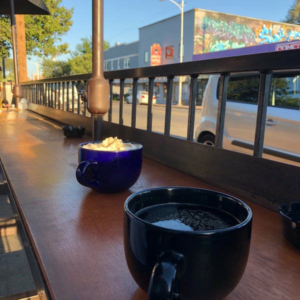 Foto tirada no(a) The 806 Coffee + Lounge por David A. em 9/13/2018