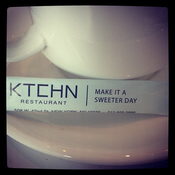 Das Foto wurde bei KTCHN Restaurant von Stacy N. am 5/6/2013 aufgenommen