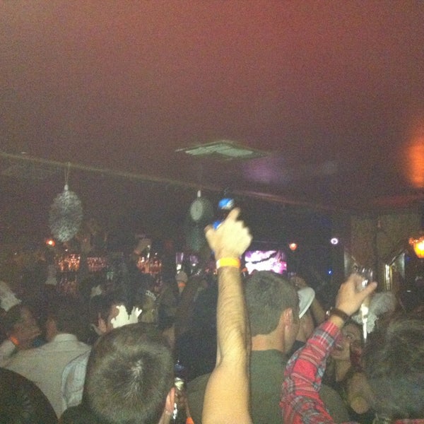 รูปภาพถ่ายที่ Seventy7 Lounge โดย Eric S. เมื่อ 1/1/2013