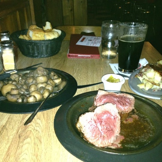 Снимок сделан в Lindey&#39;s Prime Steak House пользователем John E. 10/17/2012