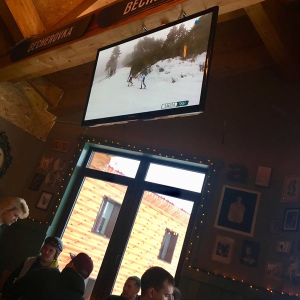 Das Foto wurde bei Grelka Apres Ski Bar von Aleksey K. am 2/24/2018 aufgenommen