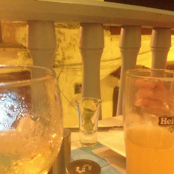 Foto diambil di El Balcón Eat Drink Love oleh Victoria M. pada 10/27/2014