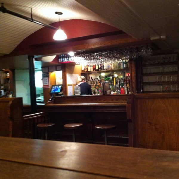 5/9/2015にBob M.がThe Contented Cow Pub and Wine Barで撮った写真