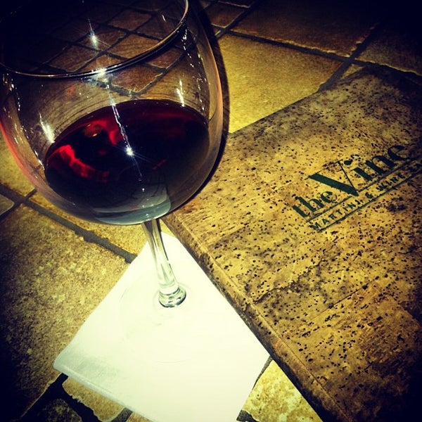 Foto tomada en The Vine - Martini &amp; Wine Bar  por Jaime el 9/26/2012