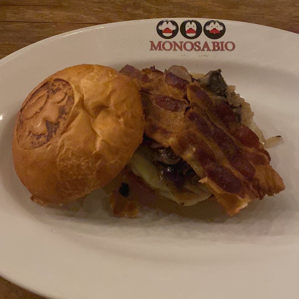 Honestamente no esperaba mucho ya que en general la comida de Querétaro me parece mala peeero wow, me encantó la hamburguesa 🤩 recomendable