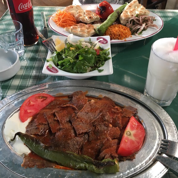 Foto scattata a Ömür Restaurant da Mert A. il 7/23/2017
