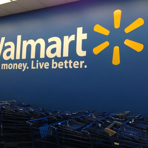 Foto tirada no(a) Walmart Supercentre por aneel . em 2/13/2013