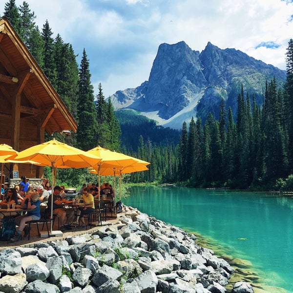 Отель Moraine Lake Lodge