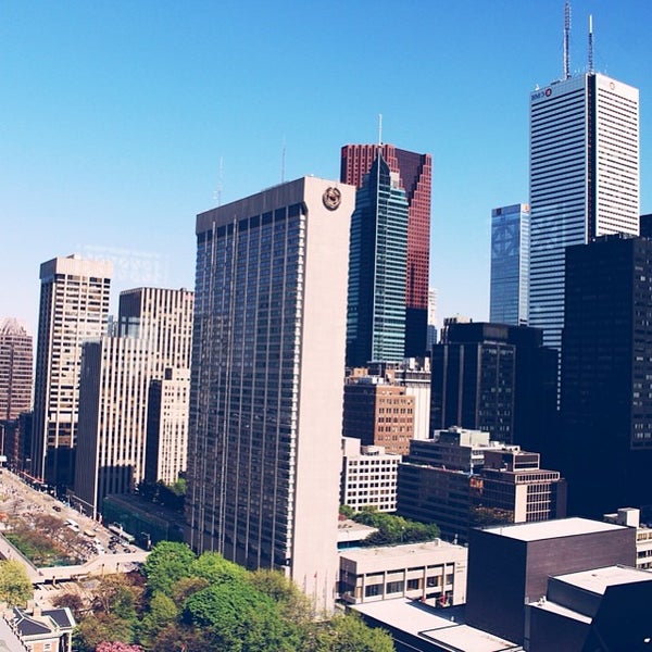 Canada building. Canada life building. канада лайф-центр. canada life centre.