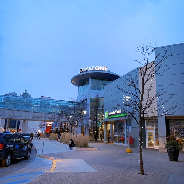 Foto diambil di Square One Shopping Centre oleh aneel . pada 1/5/2020
