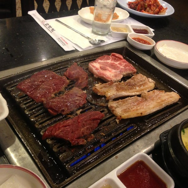 Foto tomada en O Dae San Korean BBQ  por Long el 1/1/2013