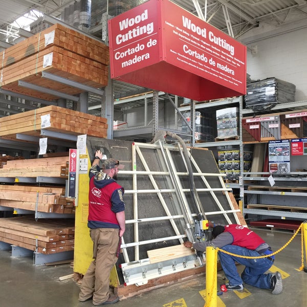 Lowe's Hardware Store in Visalia