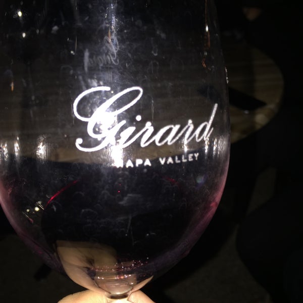 Foto scattata a Girard Winery Tasting Room da Long il 11/20/2015