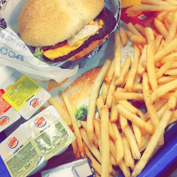รูปภาพถ่ายที่ Burger King โดย Imran Ş. เมื่อ 5/13/2016