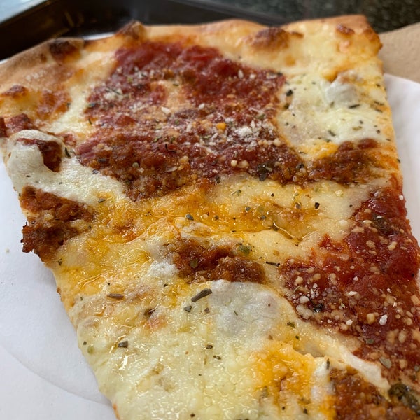 Foto diambil di Ray&#39;s Pizza oleh Eli T. pada 3/25/2019