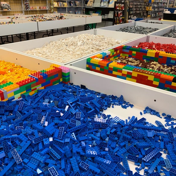 Bricks and Minifigs Toy Store
