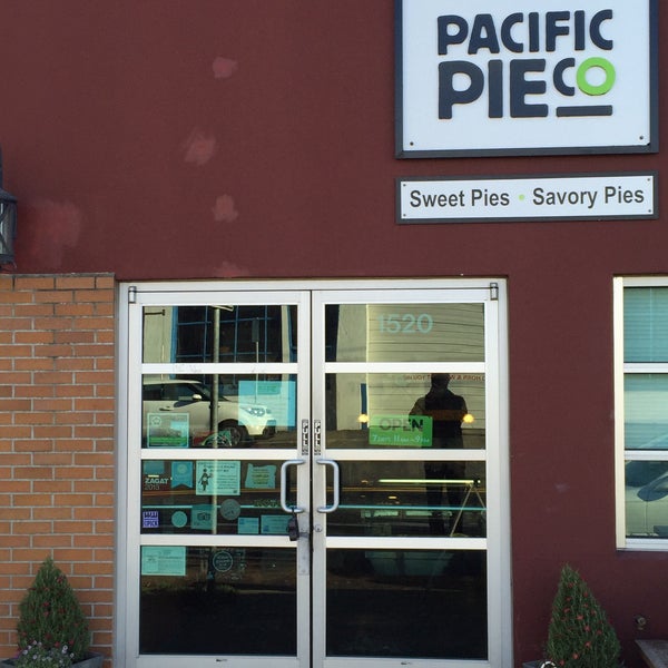 รูปภาพถ่ายที่ Pacific Pie Company โดย Eli T. เมื่อ 11/26/2015