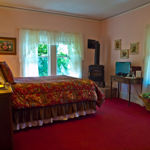 Shady Oaks Country Inn Hotel