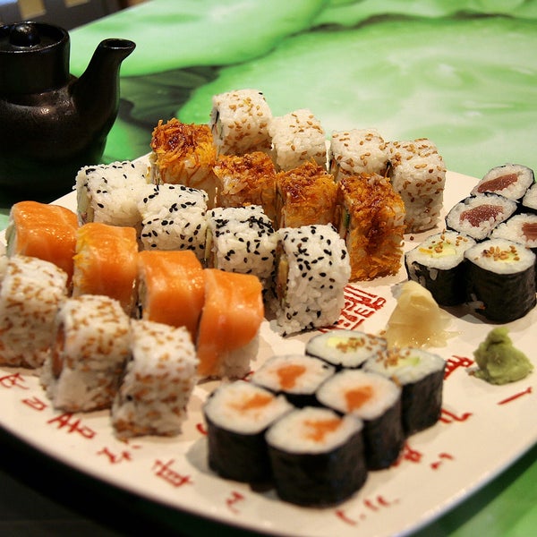 Gran variedad de rollos de sushi, todos con un sabor increíble. Servicio muy atento. Un lugar para regresar.