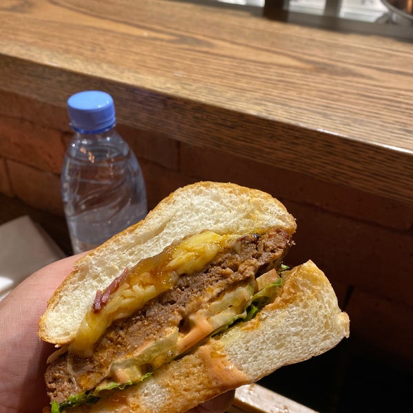 Снимок сделан в Burger Makers пользователем TurkiBK 10/25/2019