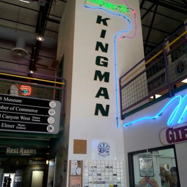 Foto diambil di Kingman Visitor Center oleh Julie J. pada 8/7/2013
